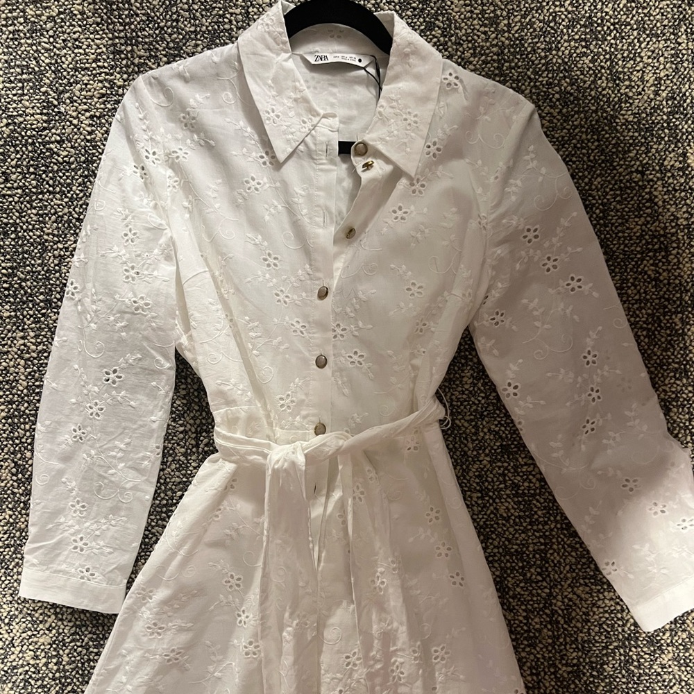 NWT white cotton Zara mini dress with a floral pattern